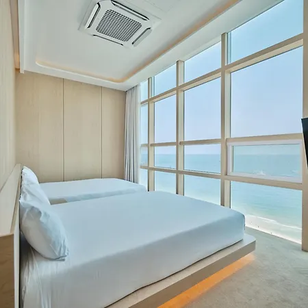 Uh Suite The Haeundae Busan Exterior photo